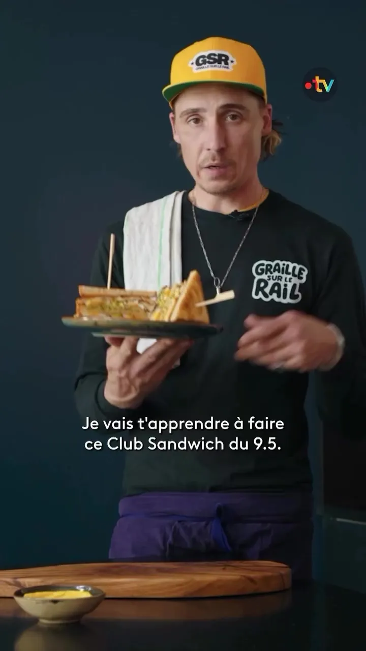 Club sandwich from the 95: Scotchman shows his club sandwich in the studio, vertical recipe film
